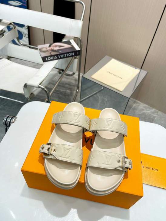 Picture of Louis Vuitton Slippers _SKULVsz35-42mnf0305595
